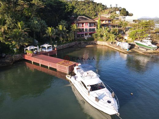 Kamienica w Angra dos Reis, Rio de Janeiro
