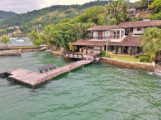 Angra dos Reis, Rio de Janeiroのアパートメント・コンプレックス