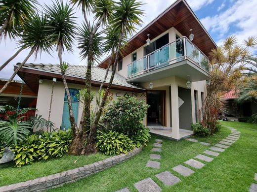 Complexes résidentiels à Angra dos Reis, Rio de Janeiro