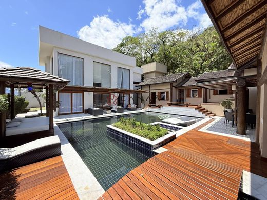 Complexes résidentiels à Angra dos Reis, Rio de Janeiro