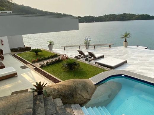 Complexes résidentiels à Angra dos Reis, Rio de Janeiro