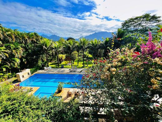 Complexes résidentiels à Angra dos Reis, Rio de Janeiro