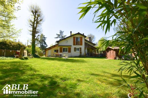 Luxury home in Lévis-Saint-Nom, Yvelines