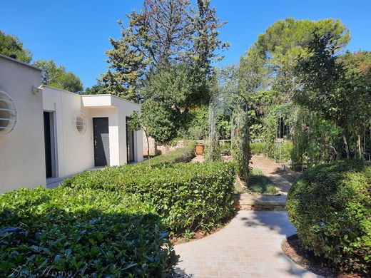 Luxury home in Nîmes, Gard