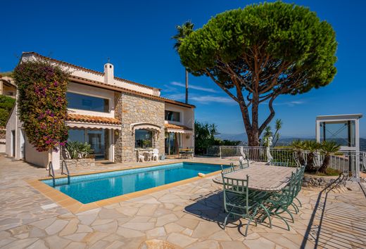 Mandelieu-la-Napoule, Alpes-Maritimesのヴィラ