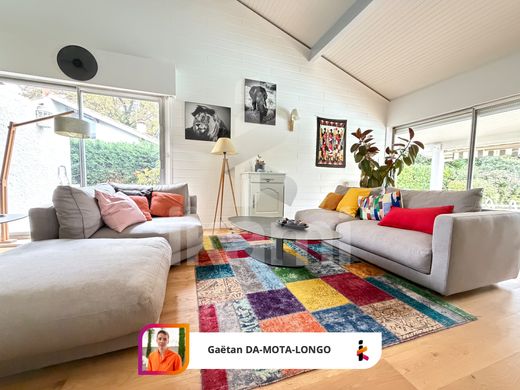 Luxury home in Mérignac, Gironde