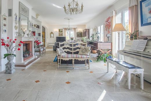 Luxury home in Manosque, Alpes-de-Haute-Provence