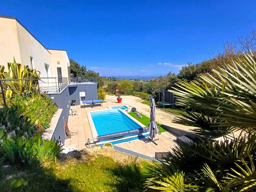 Villa in Bourg-Saint-Andéol, Ardèche
