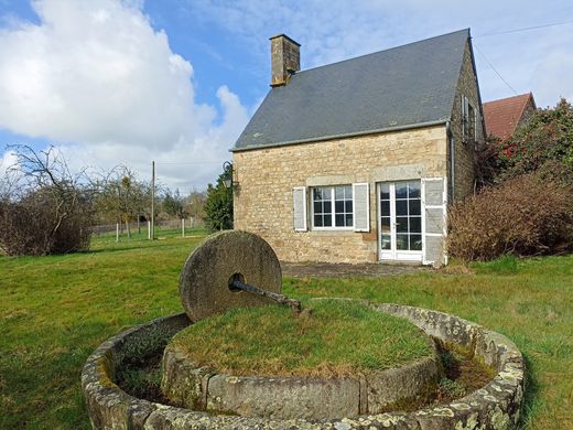 豪宅  Saint-Pois, Manche