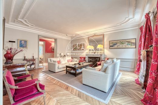 Apartment in Champs-Elysées, Madeleine, Triangle d’or, Paris