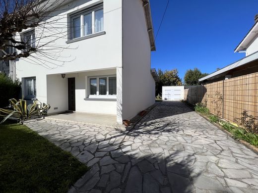 Элитный дом, Mérignac, Gironde