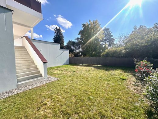 Apartment / Etagenwohnung in Pau, Pyrénées-Atlantiques