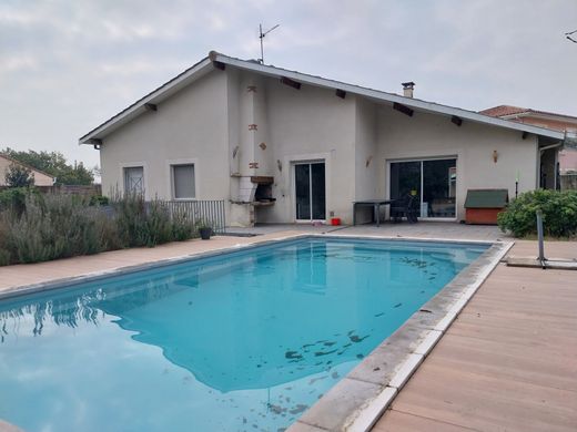 Luxury home in Ayguemorte-les-Graves, Gironde