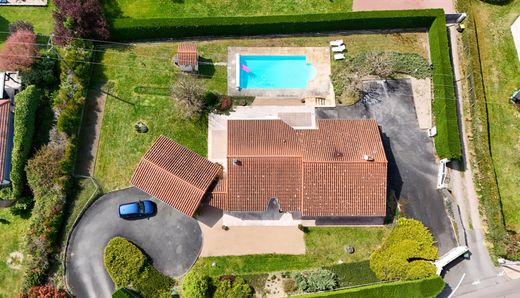 Maison de luxe à Saint-Bonnet-les-Oules, Loire