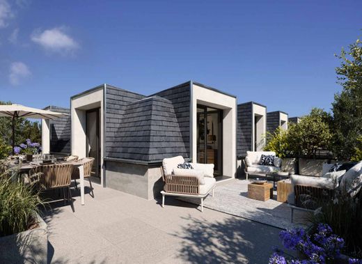 Apartment / Etagenwohnung in Bourg-la-Reine, Hauts-de-Seine