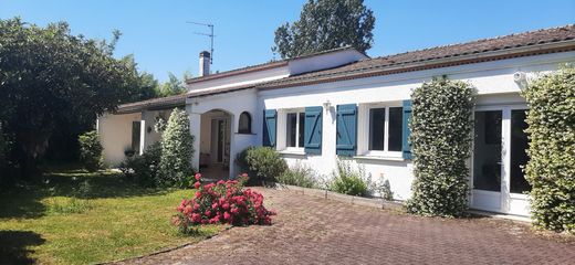 Luxury home in Mérignac, Gironde