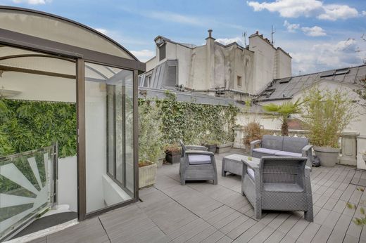 Apartment in Chatelet les Halles, Louvre-Tuileries, Palais Royal, Paris
