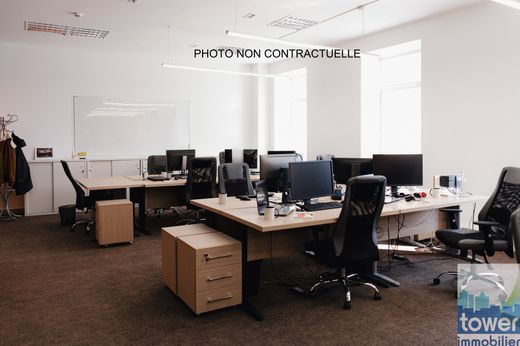 Office in Belleville, Père-Lachaise, Ménilmontant, Paris