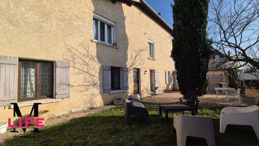 Maison de luxe à Chassieu, Rhône