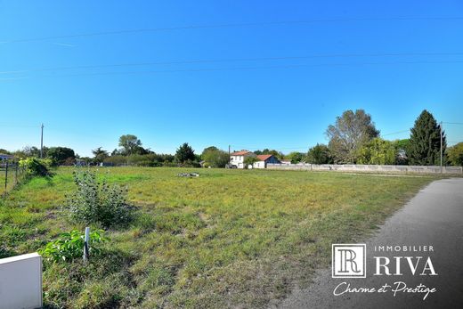 Αγροτεμάχιο σε Latresne, Gironde