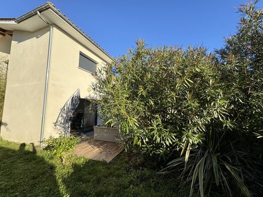 Luxus-Haus in Le Bouscat, Gironde