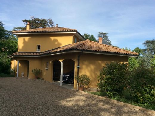 Maison de luxe à Crépieux-la-Pape, Rhône