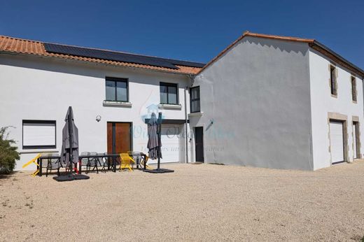 Maison de luxe à Beaufou, Vendée