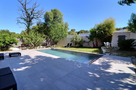 Luxe woning in Saint-Jean-de-Cornies, Hérault