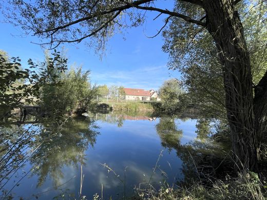 豪宅  Moulins, Allier