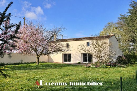 Luxury home in Quinsac, Gironde