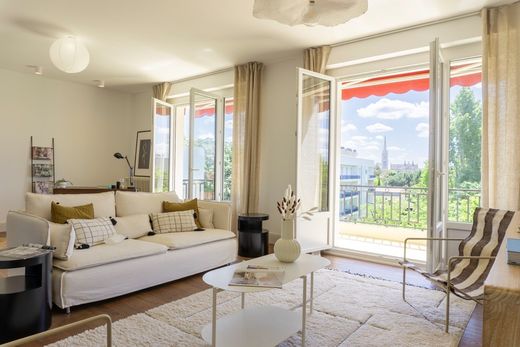 Apartment / Etagenwohnung in Caudéran, Gironde