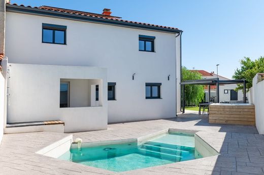 Villa in Saint-Laurent-de-la-Salanque, Pyrénées-Orientales