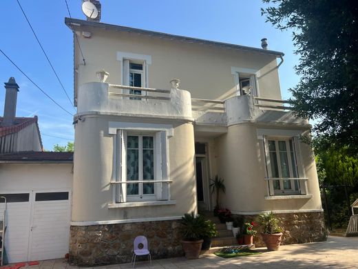 Luxury home in Villeneuve-le-Roi, Val-de-Marne