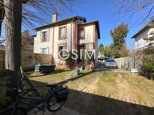Luxury home in Vaucresson, Hauts-de-Seine