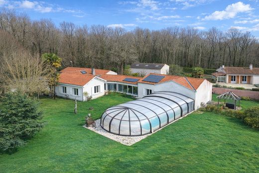 Luxury home in Grézac, Charente-Maritime