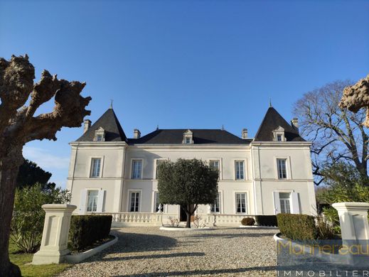 Brie-sous-Chalais, Charenteの高級住宅
