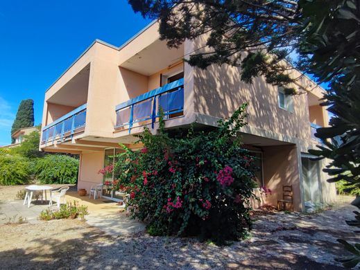 Luxury home in Six-Fours-les-Plages, Var