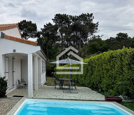 Casa de lujo en Saint-Aubin-de-Médoc, Gironda