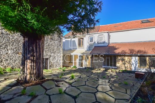 Casa di lusso a Orgeval, Yvelines