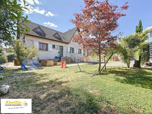 منزل ﻓﻲ Saint-Chéron, Essonne