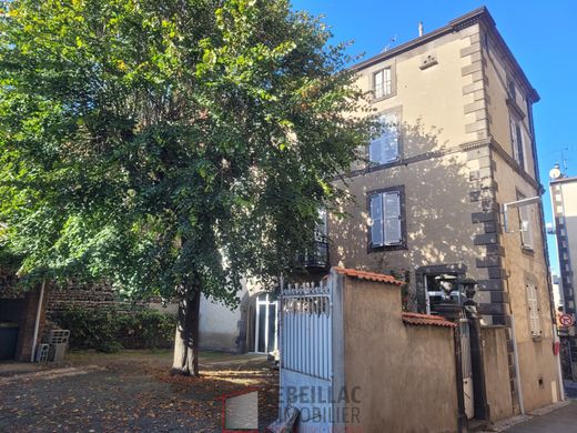 Luxe woning in Aubière, Puy-de-Dôme