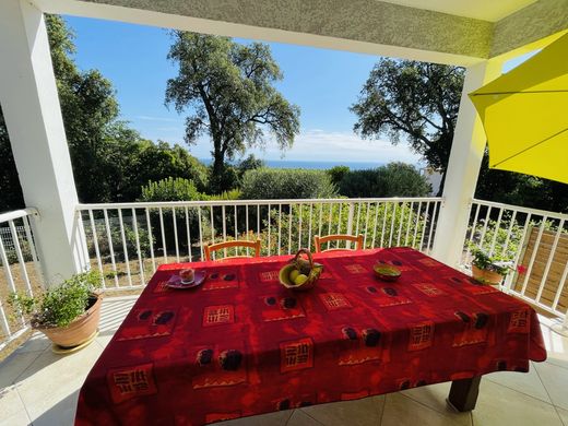 Villa in Santa-Maria-Poggio, Upper Corsica