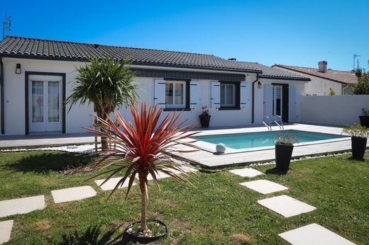 Luxury home in Vaux-sur-Mer, Charente-Maritime