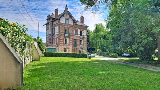 Luxury home in Couilly-Pont-aux-Dames, Seine-et-Marne