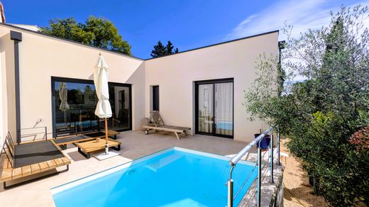 Villa in Nîmes, Gard