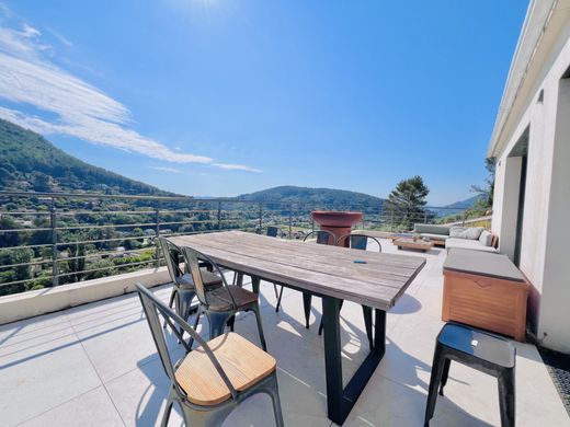 Luxe woning in Solliès-Toucas, Var