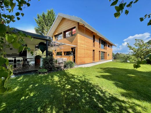 Casa di lusso a Divonne-les-Bains, Ain