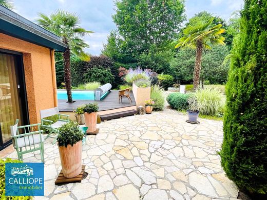 Luxe woning in Le Pian-Médoc, Gironde