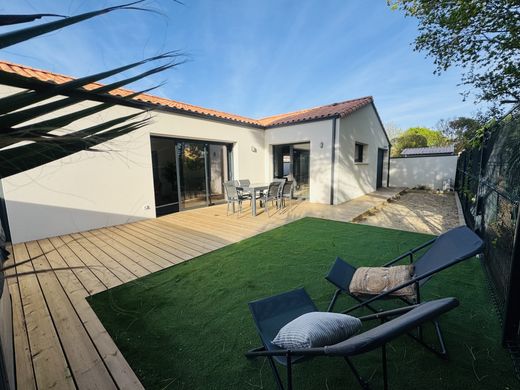 Luxury home in Les Sables-d'Olonne, Vendée