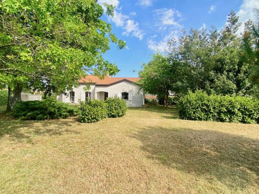 Luxus-Haus in Eysines, Gironde